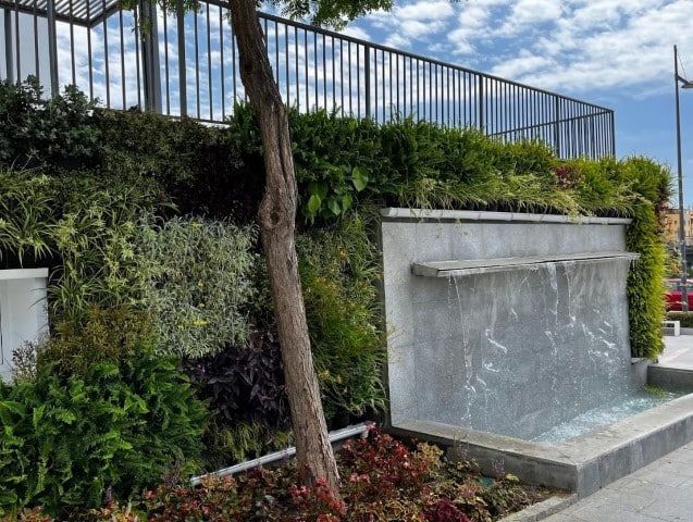 El auge de los jardines verticales: una revolución verde en las ciudades